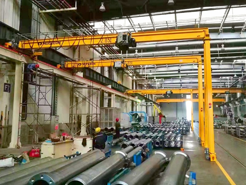 New Chinese semi-gantry crane (hoist mode)